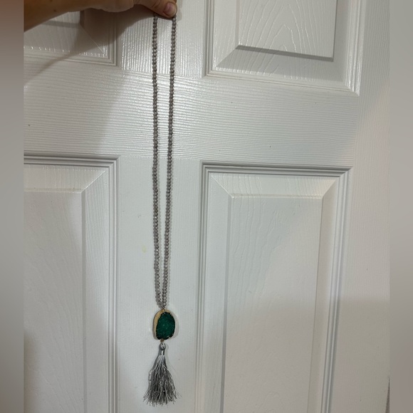 Long gray and green necklace - Picture 1 of 4
